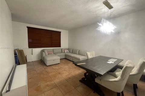 Condominio en alquiler en Miami, Florida, 1 dormitorio, 65.03 m2 № 1957032 - foto 8