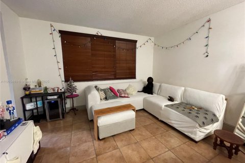 Condominio en alquiler en Miami, Florida, 1 dormitorio, 65.03 m2 № 1957032 - foto 10
