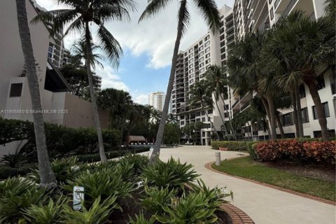 Condominio en alquiler en Miami, Florida, 1 dormitorio, 65.03 m2 № 1957032 - foto 24