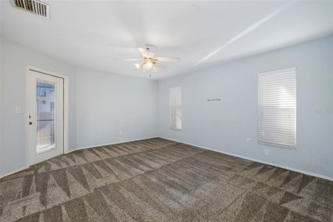 House in New Port Richey, Florida 3 bedrooms, 161.28 sq.m. № 2420119 - photo 16
