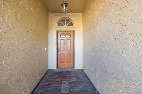 House in New Port Richey, Florida 3 bedrooms, 161.28 sq.m. № 2420119 - photo 5