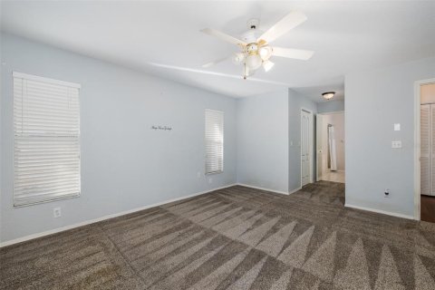House in New Port Richey, Florida 3 bedrooms, 161.28 sq.m. № 2420119 - photo 17