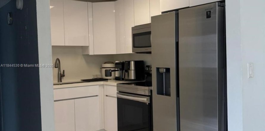 Condo in Miami, Florida, 1 bedroom  № 1940305