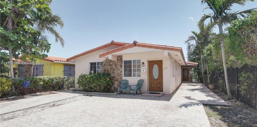 Дом в Майами, Флорида 2 спальни, 75.62м2 № 1991552