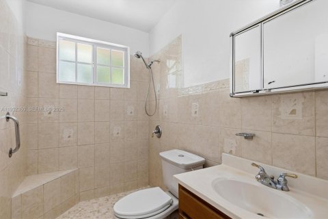 Снять в аренду виллу или дом в Майами, Флорида 2 спальни, 75.62м2, № 1991552 - фото 25