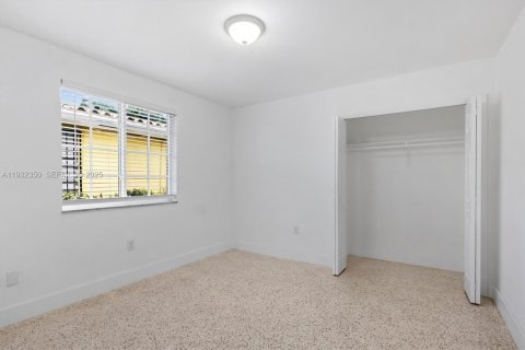 Снять в аренду виллу или дом в Майами, Флорида 2 спальни, 75.62м2, № 1991552 - фото 30