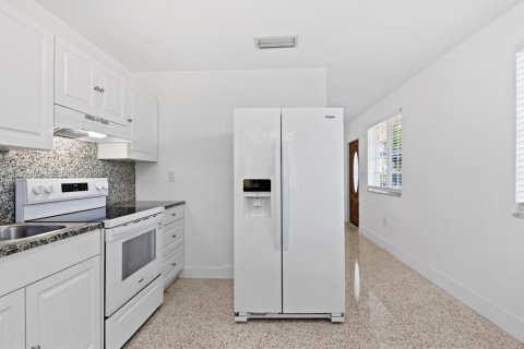 Снять в аренду виллу или дом в Майами, Флорида 2 спальни, 75.62м2, № 1991552 - фото 10