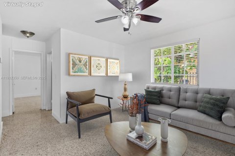 Снять в аренду виллу или дом в Майами, Флорида 2 спальни, 75.62м2, № 1991552 - фото 7