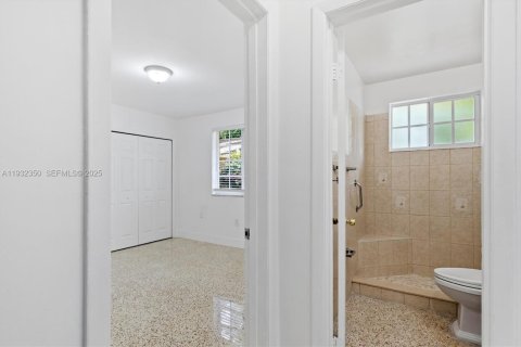 Снять в аренду виллу или дом в Майами, Флорида 2 спальни, 75.62м2, № 1991552 - фото 21