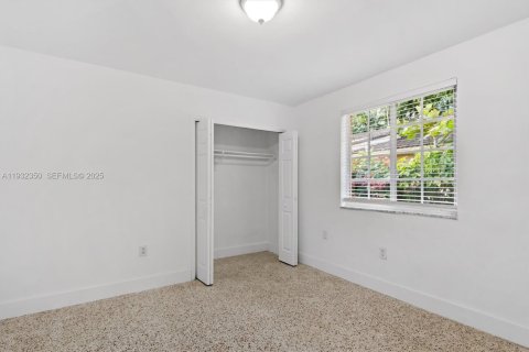 Снять в аренду виллу или дом в Майами, Флорида 2 спальни, 75.62м2, № 1991552 - фото 23