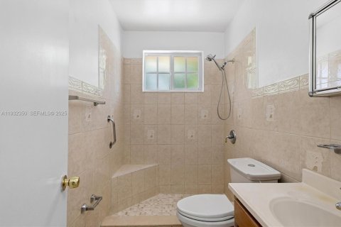 Снять в аренду виллу или дом в Майами, Флорида 2 спальни, 75.62м2, № 1991552 - фото 26