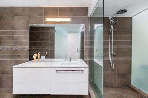 Copropriété à louer à Miami Beach, Floride: 2 chambres, 103.68 m2 № 2079893 - photo 13