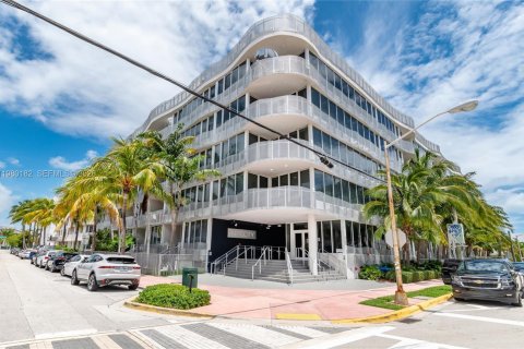 Copropriété à louer à Miami Beach, Floride: 2 chambres, 103.68 m2 № 2079893 - photo 20