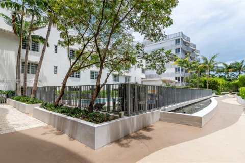 Copropriété à louer à Miami Beach, Floride: 2 chambres, 103.68 m2 № 2079893 - photo 29