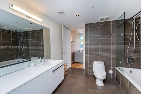 Copropriété à louer à Miami Beach, Floride: 2 chambres, 103.68 m2 № 2079893 - photo 17