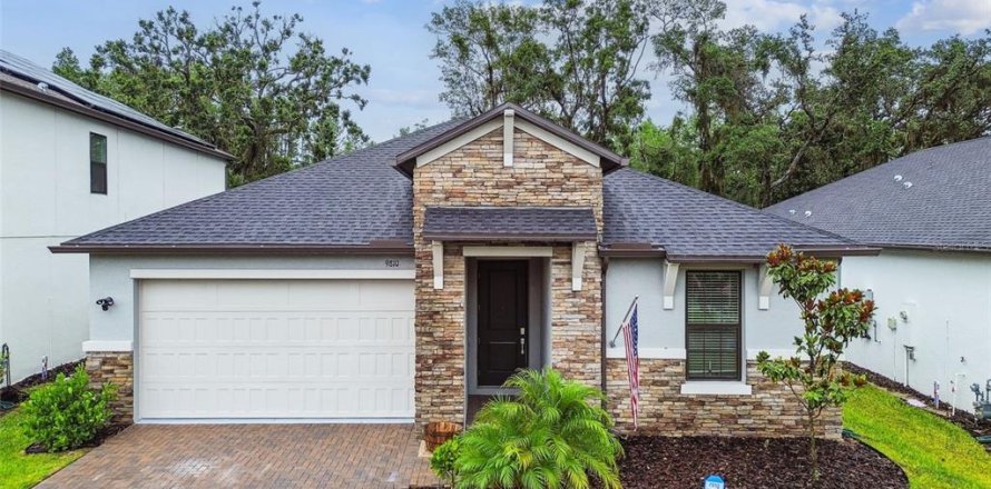House in Land O' Lakes, Florida 4 bedrooms, 201.69 sq.m. № 1817545