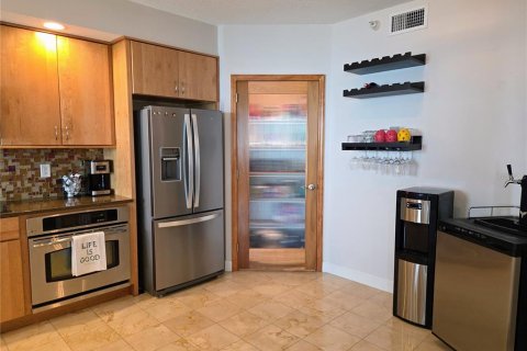 Condo in Saint Petersburg, Florida, 2 bedrooms  № 1898728 - photo 12