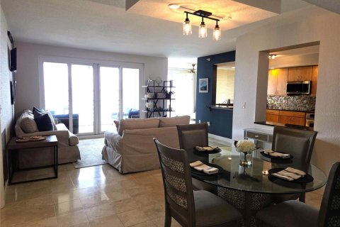 Condo in Saint Petersburg, Florida, 2 bedrooms  № 1898728 - photo 6