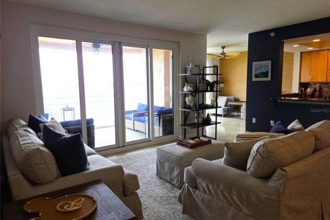 Condo in Saint Petersburg, Florida, 2 bedrooms  № 1898728 - photo 8