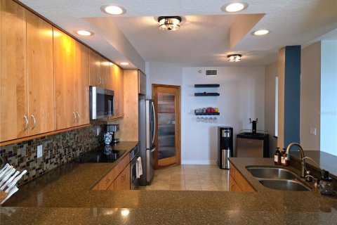 Condo in Saint Petersburg, Florida, 2 bedrooms  № 1898728 - photo 16