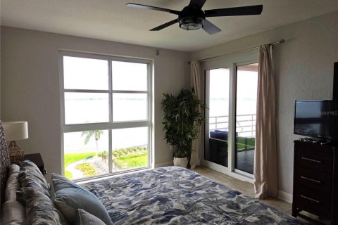 Condo in Saint Petersburg, Florida, 2 bedrooms  № 1898728 - photo 21