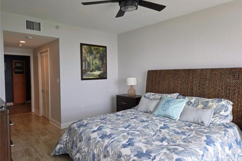 Condo in Saint Petersburg, Florida, 2 bedrooms  № 1898728 - photo 23