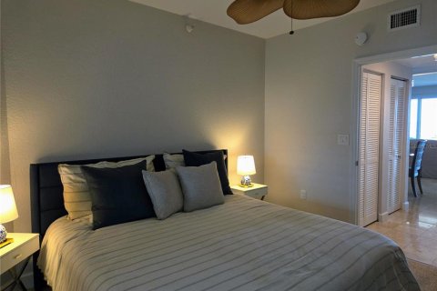 Condo in Saint Petersburg, Florida, 2 bedrooms  № 1898728 - photo 29