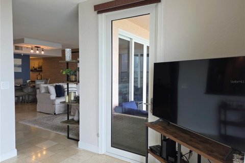 Condo in Saint Petersburg, Florida, 2 bedrooms  № 1898728 - photo 18