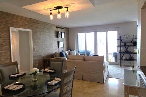 Condo in Saint Petersburg, Florida, 2 bedrooms  № 1898728 - photo 7