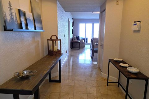 Condo in Saint Petersburg, Florida, 2 bedrooms  № 1898728 - photo 5