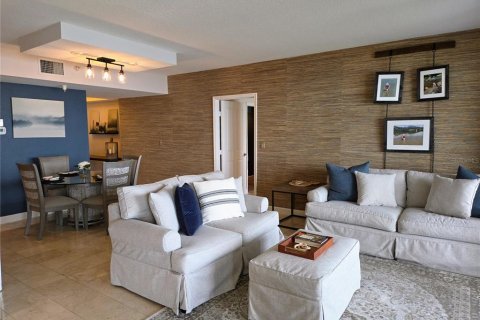 Condo in Saint Petersburg, Florida, 2 bedrooms  № 1898728 - photo 10