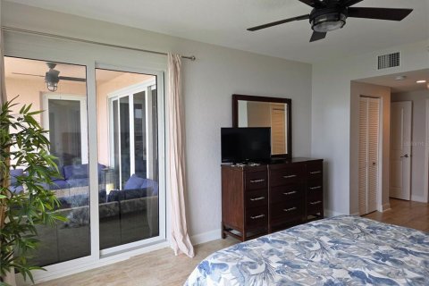 Condo in Saint Petersburg, Florida, 2 bedrooms  № 1898728 - photo 22