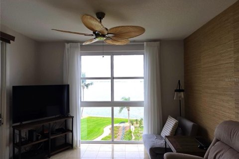 Condo in Saint Petersburg, Florida, 2 bedrooms  № 1898728 - photo 19