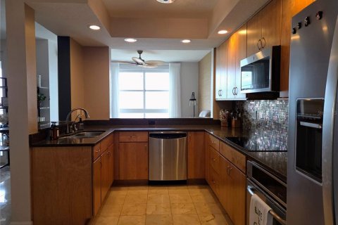 Condo in Saint Petersburg, Florida, 2 bedrooms  № 1898728 - photo 13