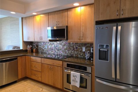 Condo in Saint Petersburg, Florida, 2 bedrooms  № 1898728 - photo 14
