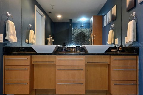 Condo in Saint Petersburg, Florida, 2 bedrooms  № 1898728 - photo 25