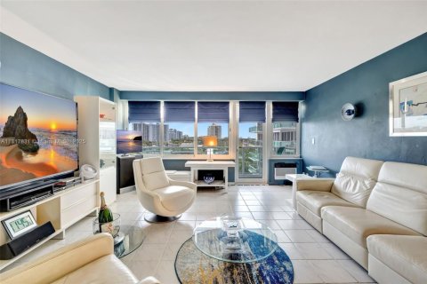 Condominio en venta en Fort Lauderdale, Florida, 1 dormitorio, 72.56 m2 № 1777566 - foto 3
