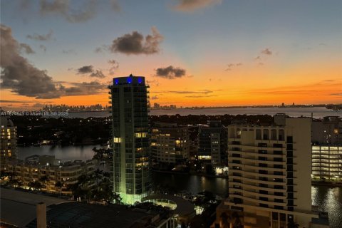Copropriété à vendre à Miami Beach, Floride: 2 chambres, 129.41 m2 № 1924088 - photo 8
