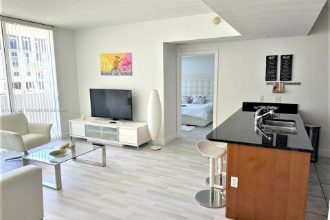 Condominio en alquiler en Coral Gables, Florida, 2 dormitorios, 90.12 m2 № 1941384 - foto 11