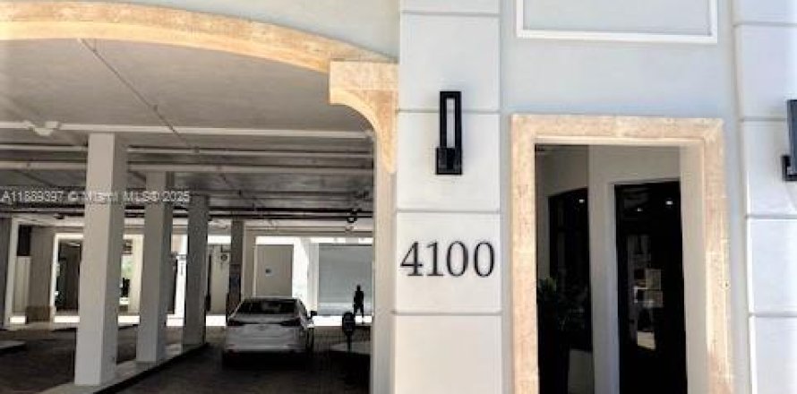 Condominio en Coral Gables, Florida, 2 dormitorios № 1941384