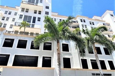 Condominio en alquiler en Coral Gables, Florida, 2 dormitorios, 90.12 m2 № 1941384 - foto 4
