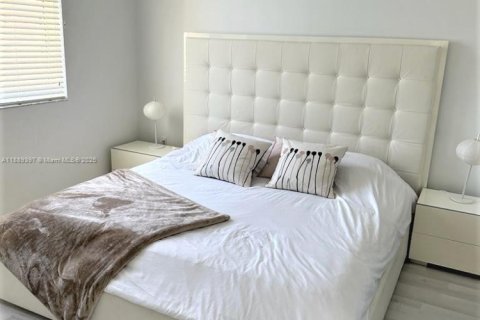 Condominio en alquiler en Coral Gables, Florida, 2 dormitorios, 90.12 m2 № 1941384 - foto 14
