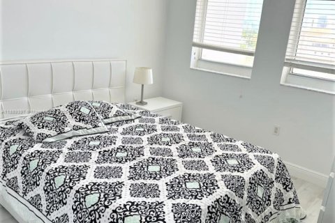 Copropriété à louer à Coral Gables, Floride: 2 chambres, 90.12 m2 № 1941384 - photo 6