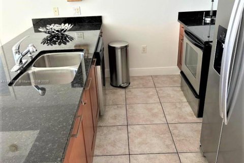 Condominio en alquiler en Coral Gables, Florida, 2 dormitorios, 90.12 m2 № 1941384 - foto 10