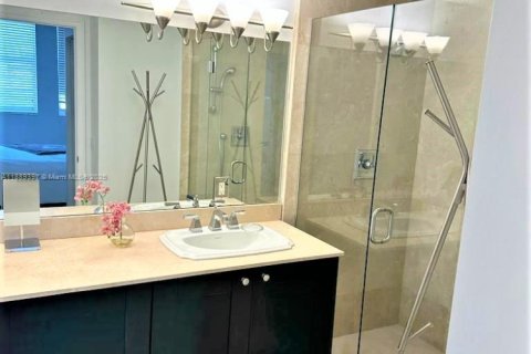 Condominio en alquiler en Coral Gables, Florida, 2 dormitorios, 90.12 m2 № 1941384 - foto 5