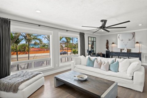 Casa en venta en Dunedin, Florida, 9 dormitorios, 598.01 m2 № 2104811 - foto 13