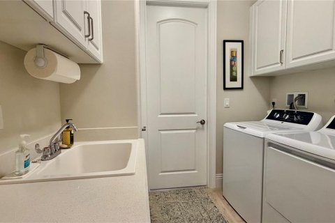 House in Vero Beach, Florida 3 bedrooms, 181.9 sq.m. № 2345167 - photo 21