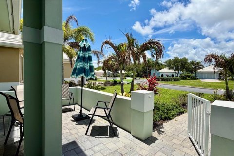 House in Vero Beach, Florida 3 bedrooms, 181.9 sq.m. № 2345167 - photo 2