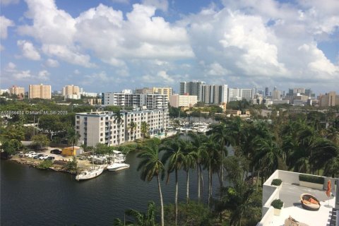 Copropriété à vendre à Miami, Floride: 2 chambres, 94.95 m2 № 1979274 - photo 2