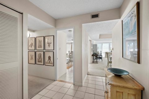 Condo in Longboat Key, Florida, 2 bedrooms № 2145171 - photo 3